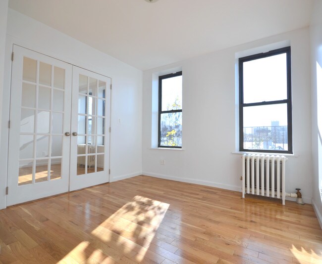Building Photo - 314 50th St