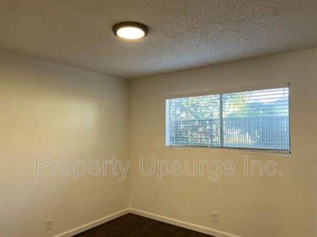 Foto del edificio - 445 Nelson Ave