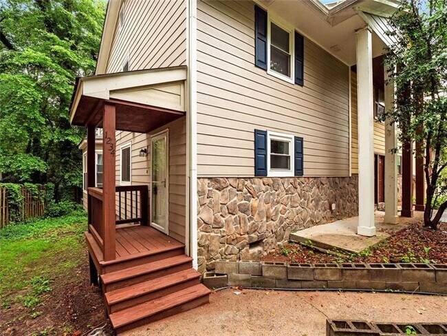 Building Photo - 1234 Falling Water Dr