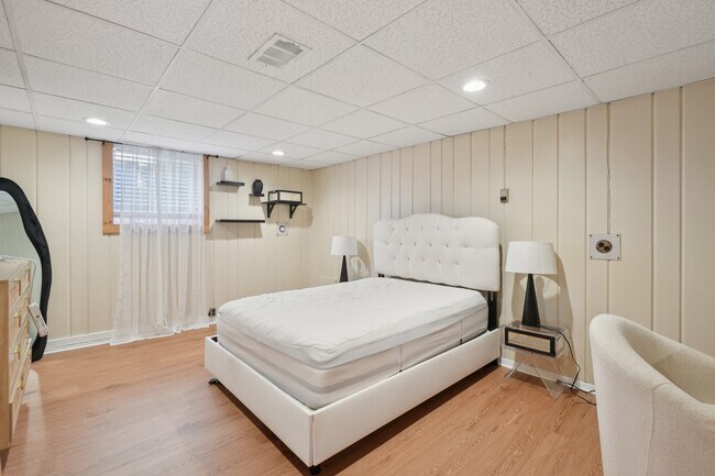 Foto del edificio - 7309 Hopkins Ave