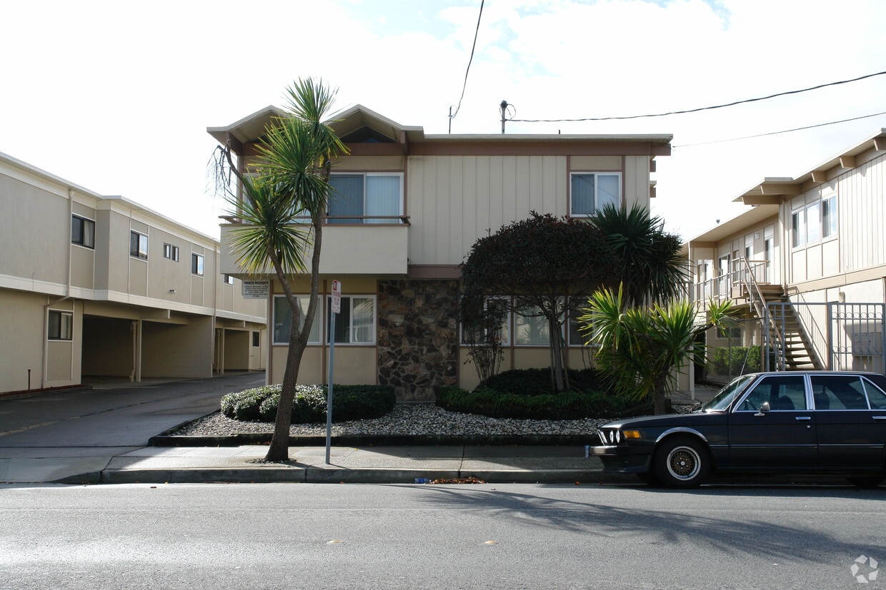 Building Photo - 863 Commercial Ave