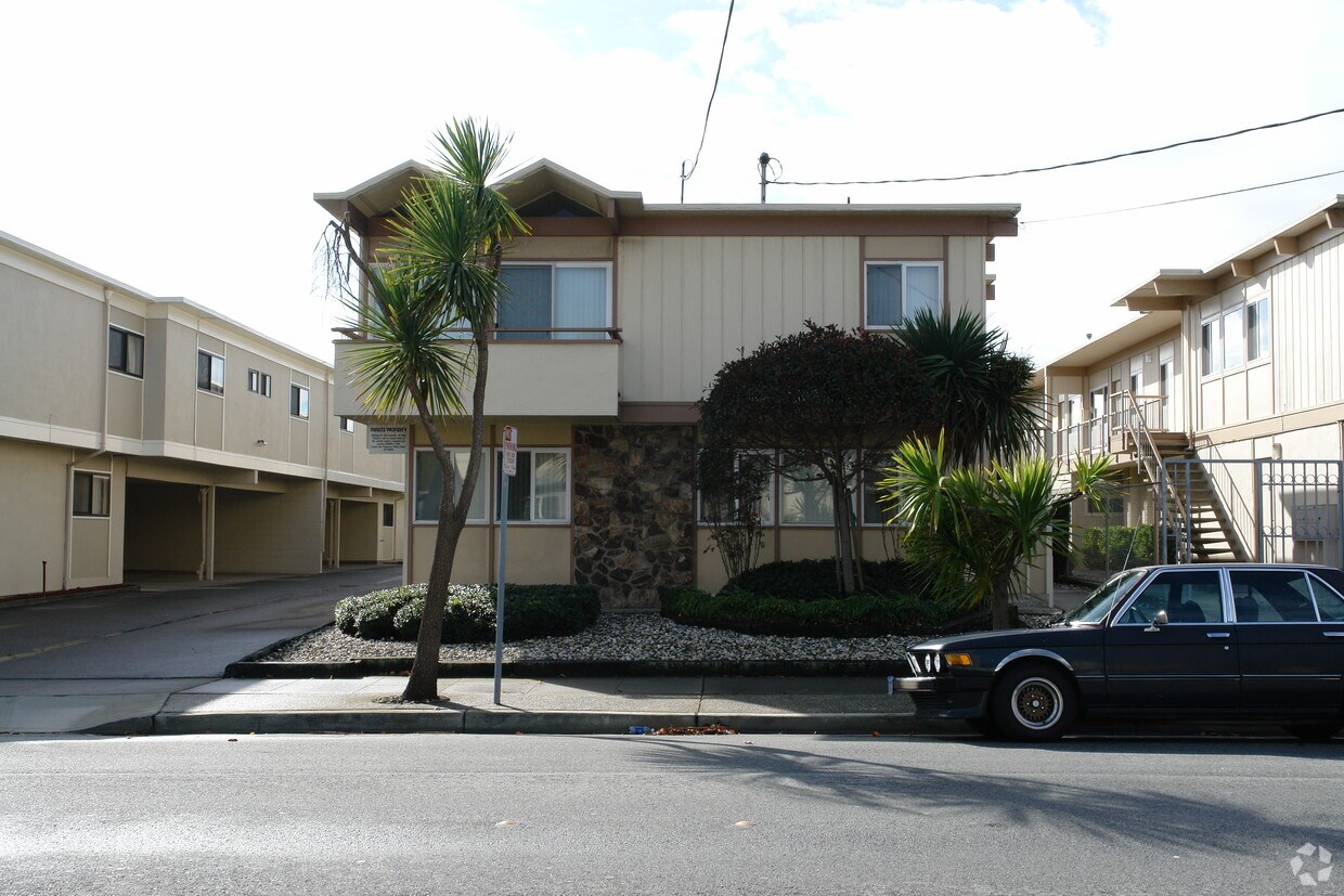 Foto del edificio - 863 Commercial Ave