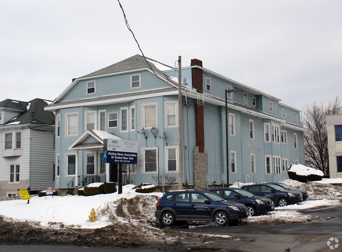 Primary Photo - 1056 Genesee St W