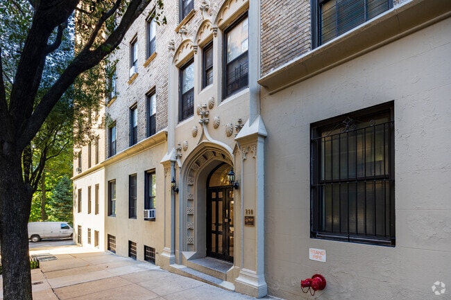 Building Photo - 290 Riverside Dr