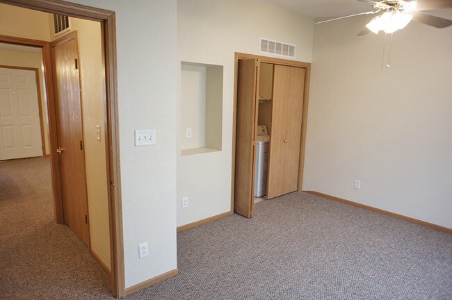 Dormitorio - 2301 S Joplin St