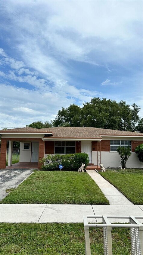 Foto principal - 5317 SW 24th St
