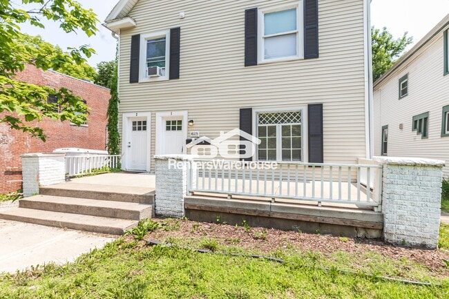 Building Photo - 4105 Oak St