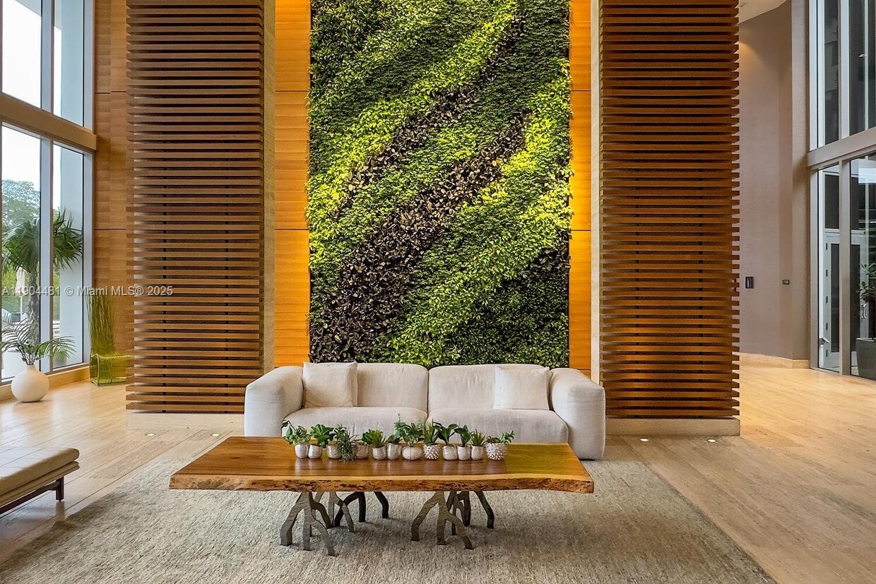 Foto principal - 16385 Biscayne Blvd