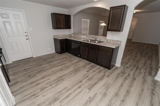 Building Photo - 3229 Primrose Dr