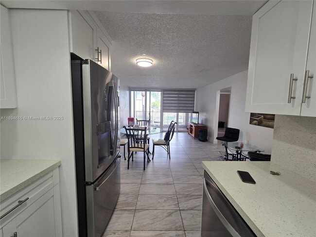 Building Photo - 10801 SW 109th Ct