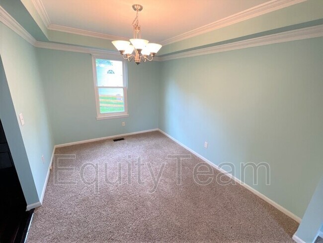 Building Photo - 9400 White Pine Dr