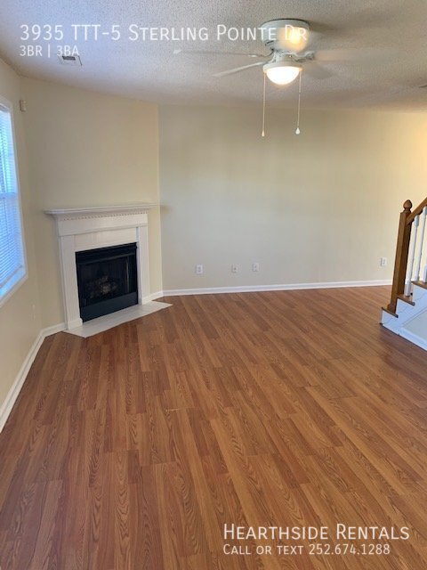 Building Photo - 3 Bed / 2.5 Bath Townhouse in Sterling Pointe