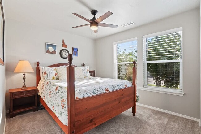 Building Photo - 218 Cliff Swallow Ave