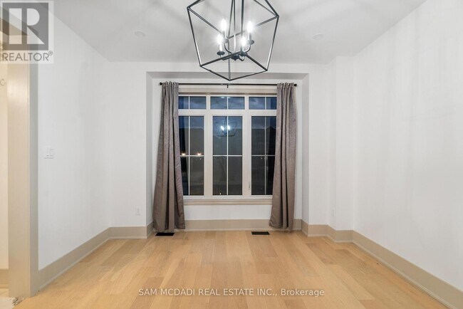 Building Photo - 1651 Angus St