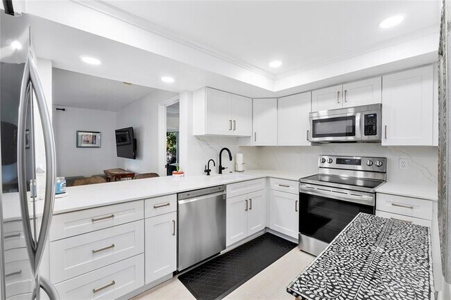 Building Photo - 3909 N Ocean Blvd