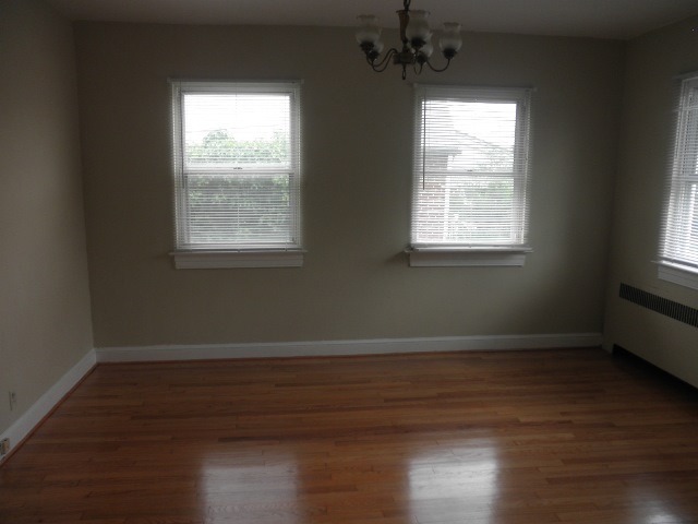 Building Photo - 6106 Sefton Ave/ Great 3 bedroom 1.5 bath ...
