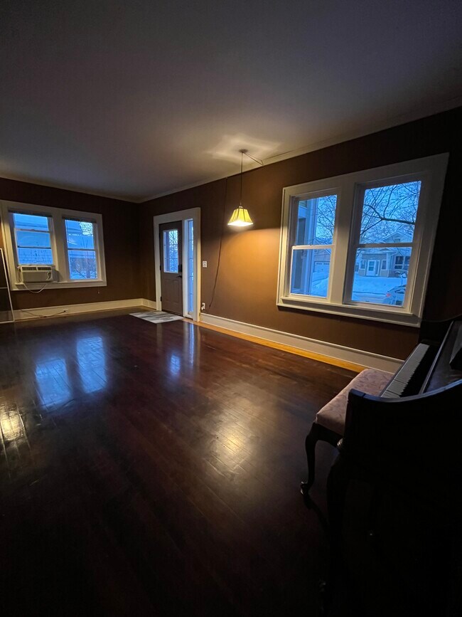 Living room - 1315 Emery St