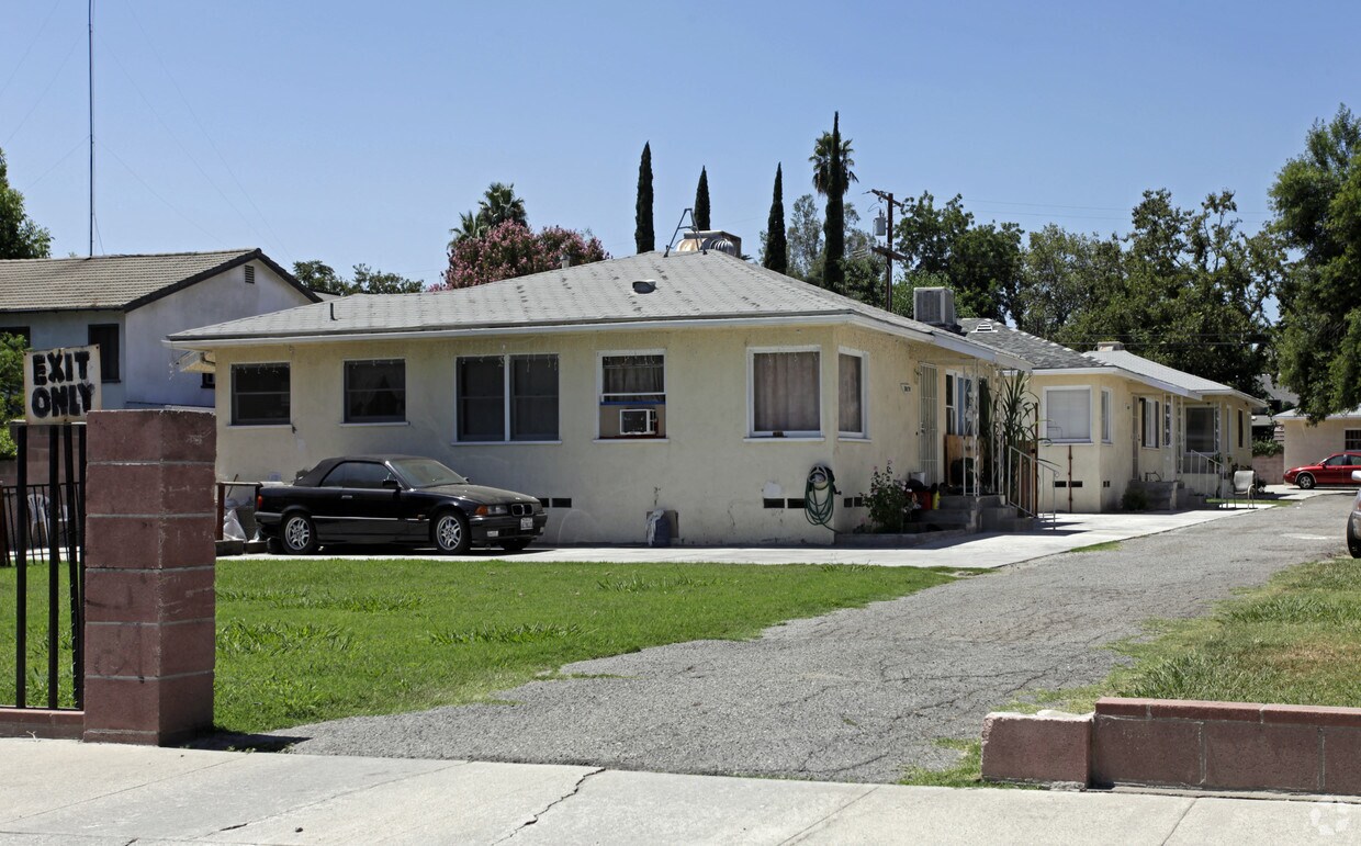 Building Photo - 7008-7024 Perris Hill Rd