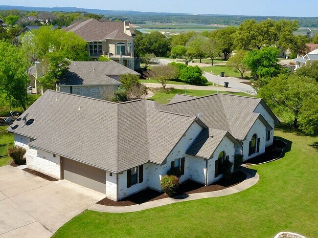 Foto del edificio - 239 Cove Creek Dr