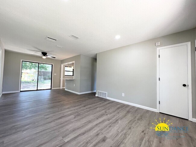 Building Photo - Newly Renovated 4 Bedroom Home in FWB!