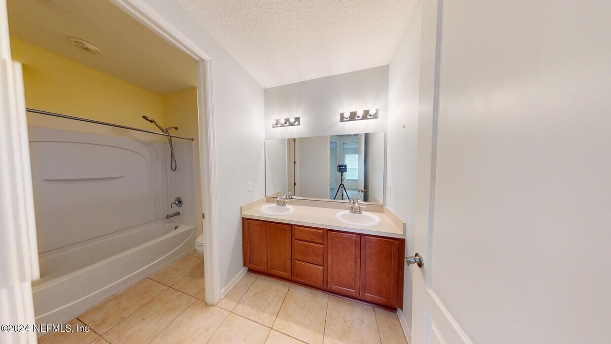 15707 Lexington Park Blvd, Jacksonville, FL 32218 - House