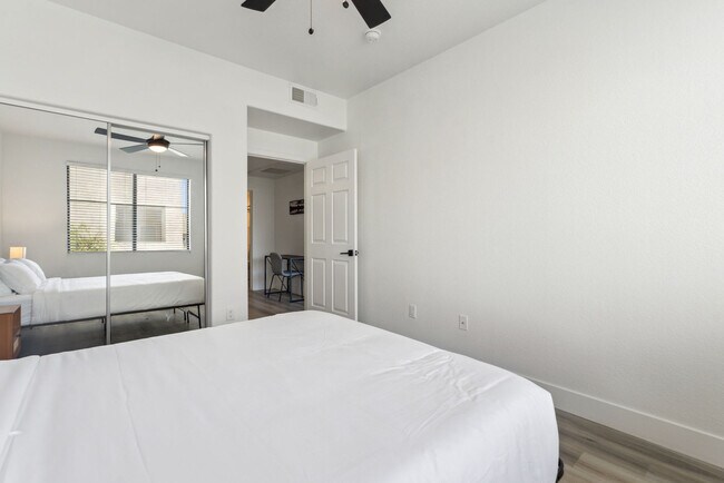 Building Photo - 6610 N 93rd Ave