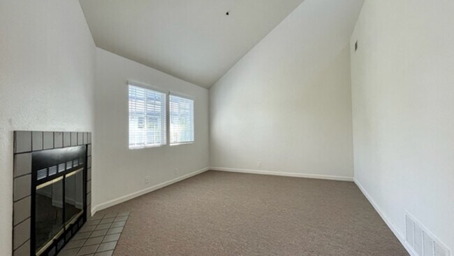 Foto del edificio - 2 Bedroom + Loft Condo in Parkwood Village