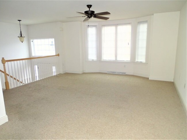 Building Photo - 772 Oak Leaf Ln