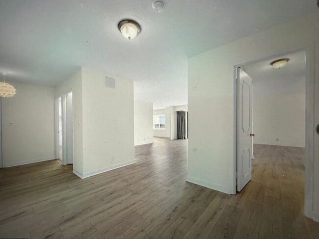 Building Photo - 8360 Greensboro Dr