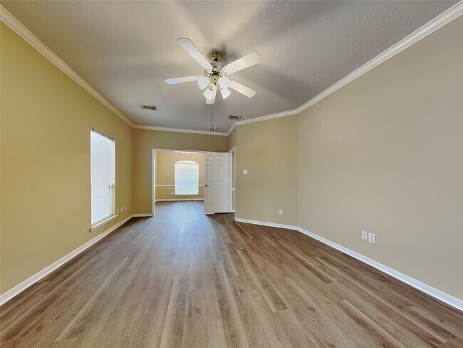 Foto del edificio - 11911 Lakewood Hills Dr