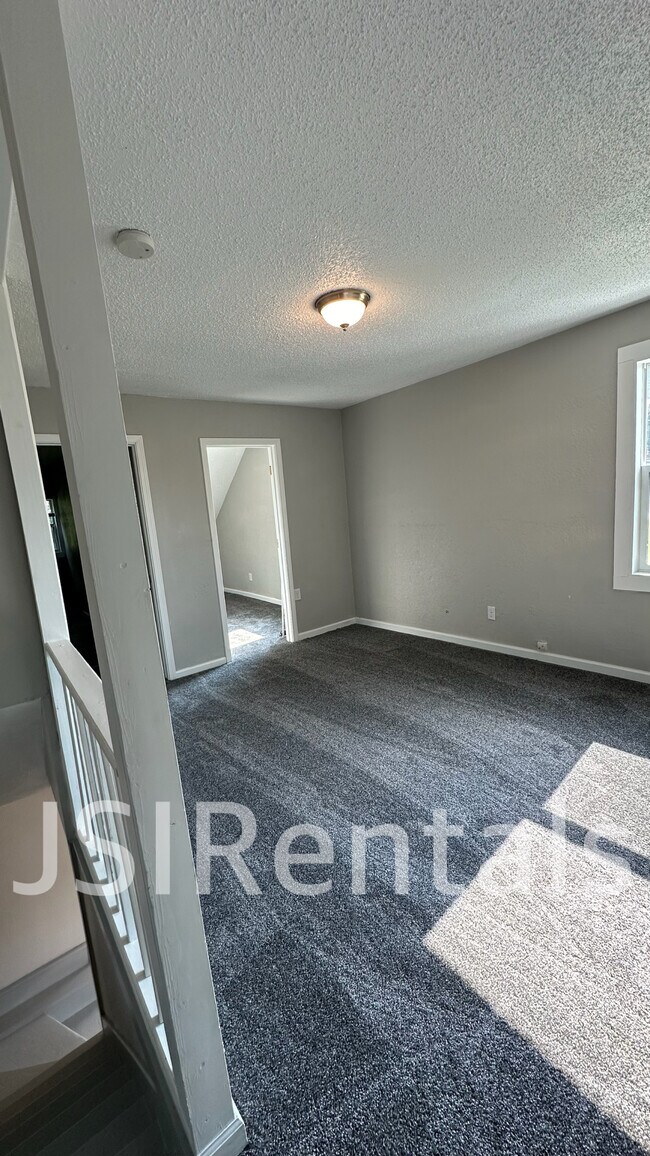 Foto del edificio - 1212 E 5th St