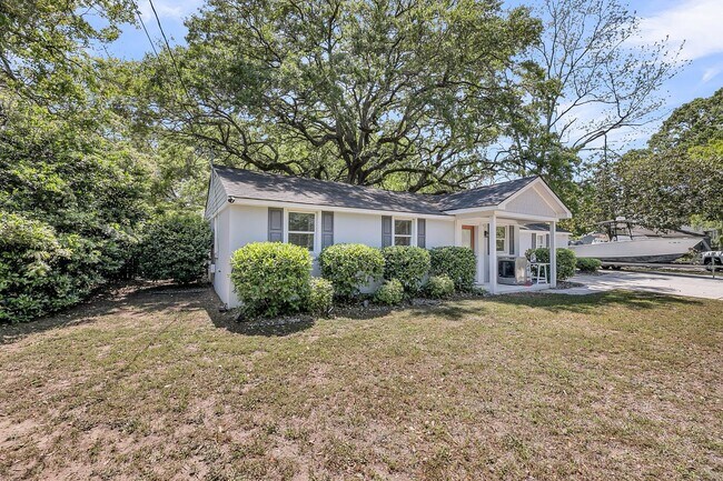 Foto del edificio - Peaceful Retreat Near Folly Beach and Down...