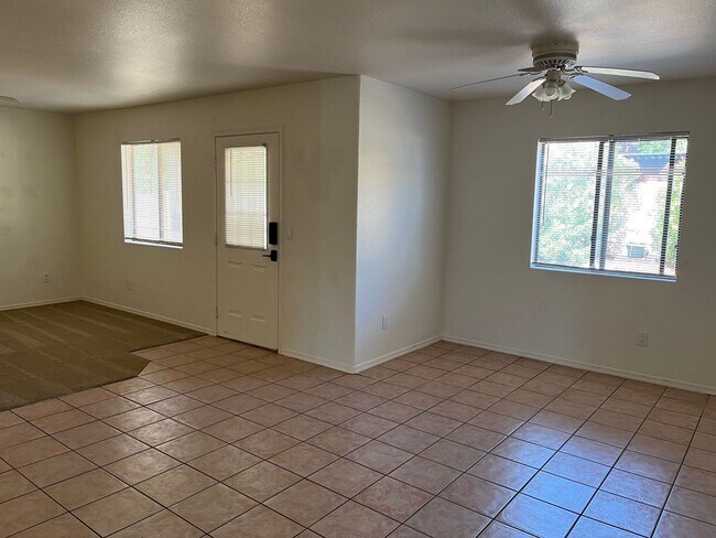 Foto del edificio - 3 Bedroom 2 bath with solar and electric car plug in