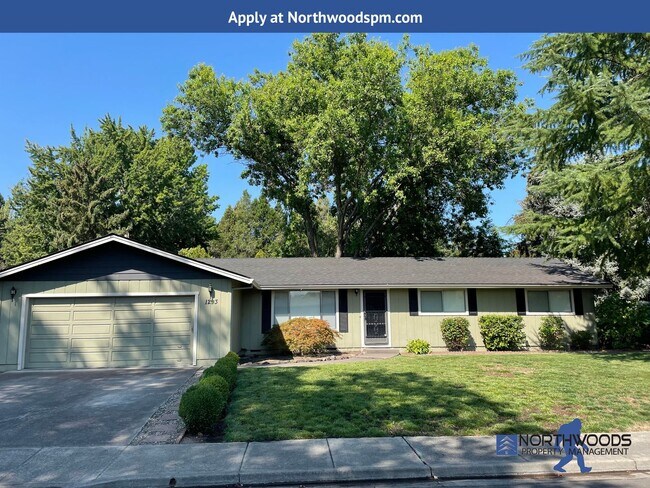 Building Photo - Very Nice 3 Bedroom 2 Bath Home-Located on a Corner Lot