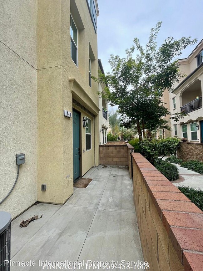 Building Photo - 3 br, 2.5 bath House - 141 Macintosh Way