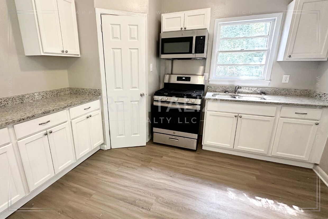 Foto principal - Completed Remodeled 3 Bedroom/1.5 Bath in ...