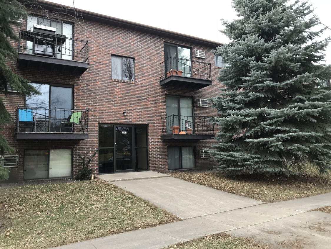Foto principal - 702 7th Ave S