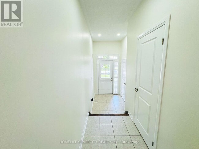 Building Photo - 28 Jenkins St