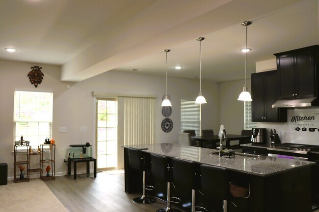 Building Photo - 1205 Edgemoore Trl
