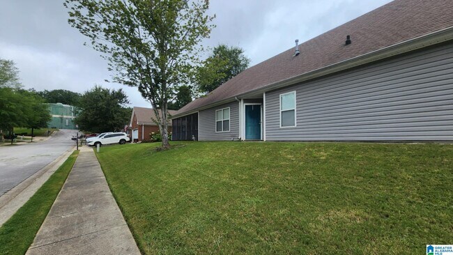 Foto del edificio - 299 High Ridge Dr