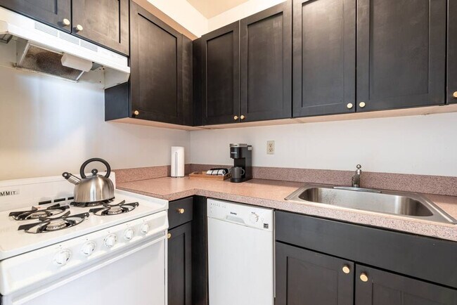 Foto del edificio - 115 E 102nd St