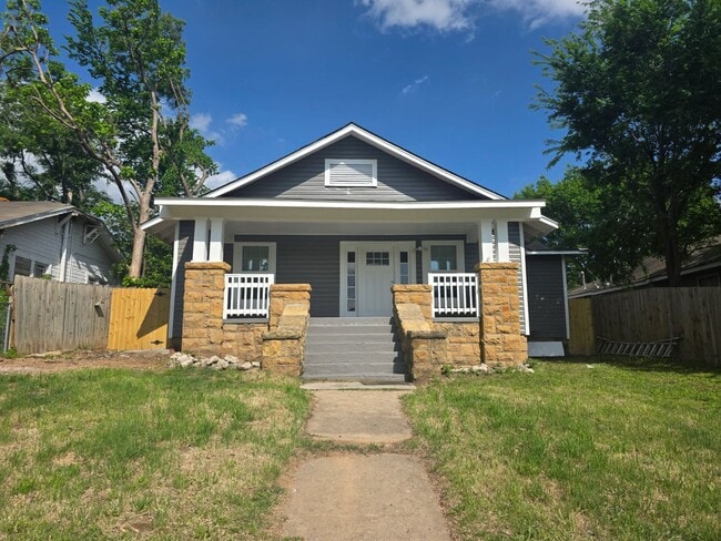 Building Photo - Step into this updated 4-bedroom, 2-bath home ideally situated in the heart of Sand Springs.