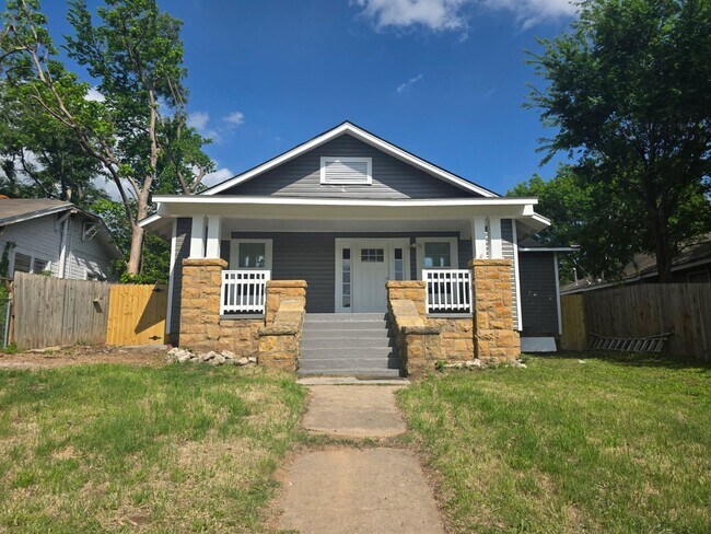 Foto del edificio - Step into this updated 4-bedroom, 2-bath home ideally situated in the heart of Sand Springs.