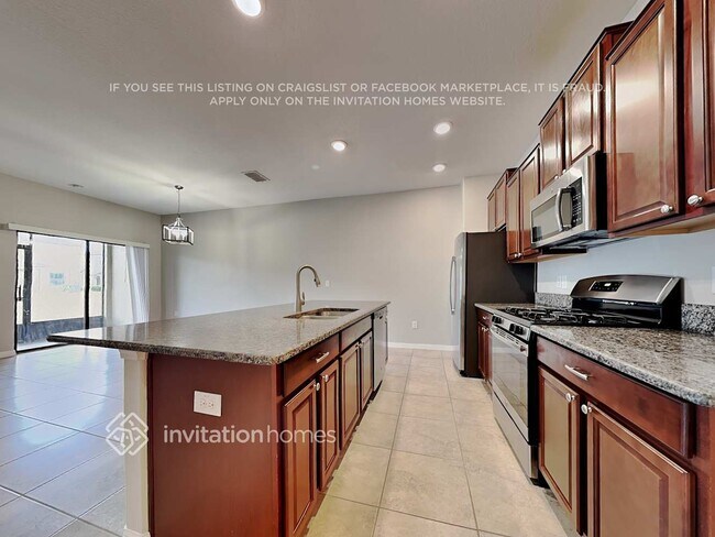 Foto del edificio - 16895 Red Brick Ln