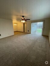 Building Photo - 474-476 Southgate Dr S