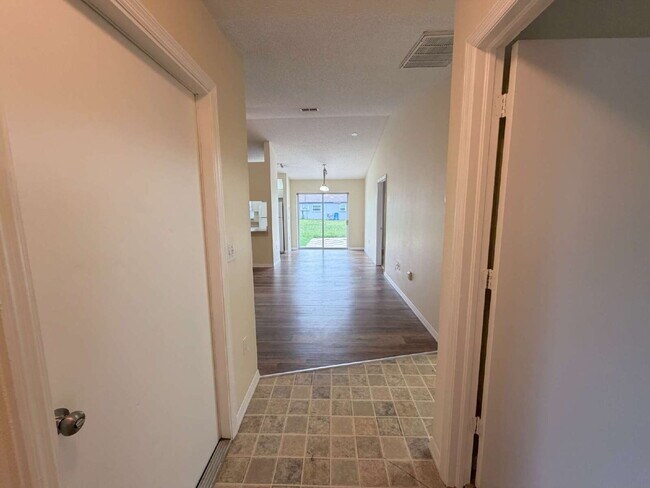 Foto del edificio - 10297 Hemlock St