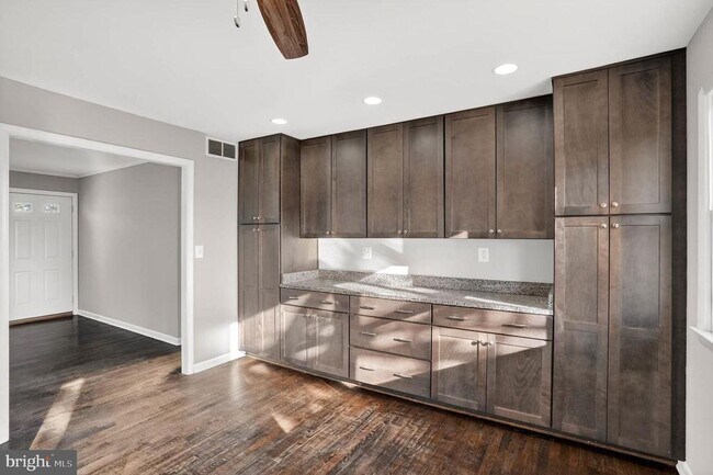 Foto del edificio - 927 Juliet Ln