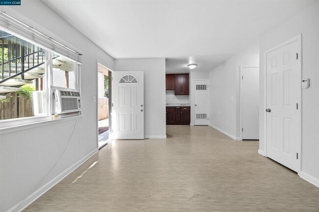 Building Photo - 1409 Berrellesa St
