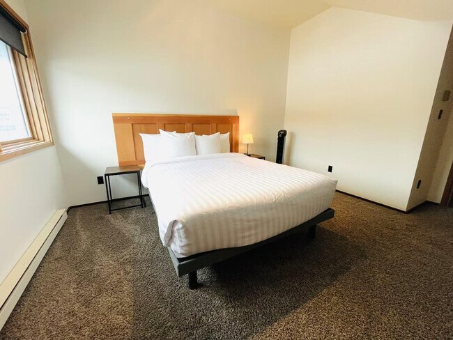 Photo du bâtiment - 16 Manitou Rd