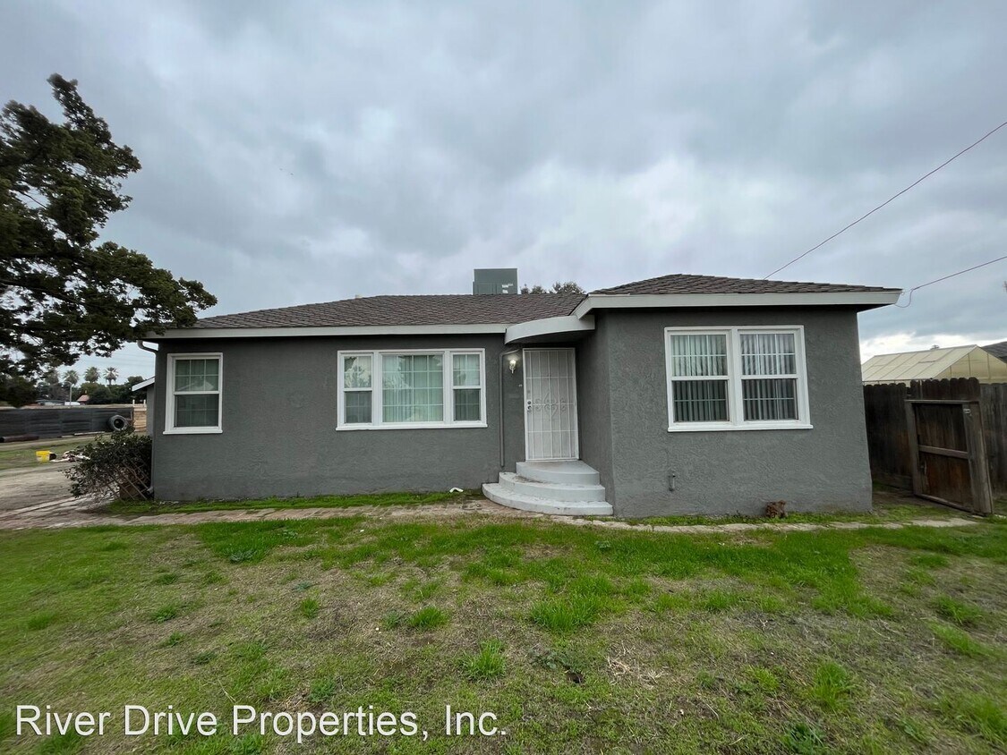 2 br, 1 bath House 2105 E. Kern Avenue House Rental in Tulare, CA